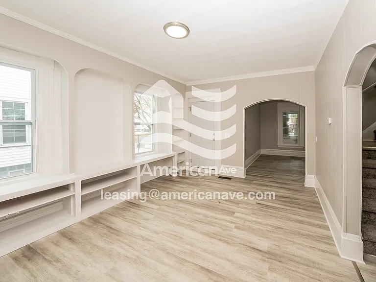 1431949_004_wm_-_living_room_13597555.jpg