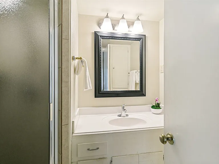 11033 Joymeadow Dr — Photo 7
