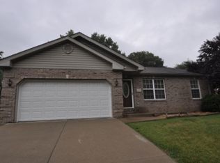 19 Clark Dr, Fairview Heights, IL 62208