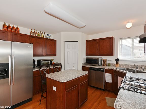 3rd image of 168 Holmes Pl