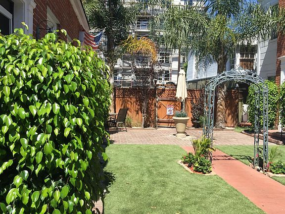 2nd image of 1760 N Las Palmas Ave