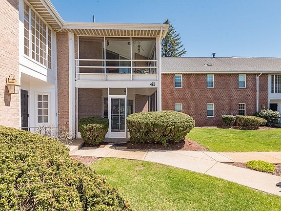 4th image of 41 Jessica Dr APT A