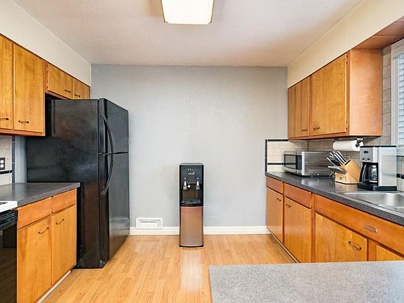 5th image of 1332 Howard Ave