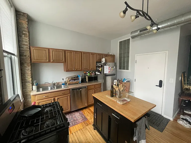 1801 S Throop St #202 — Photo 2
