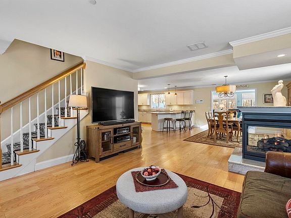 5th image of 216 Rangeway Rd Unit 164