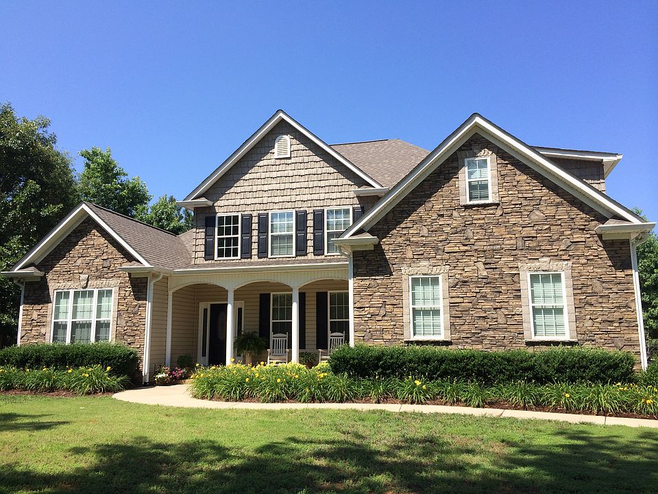 Spacious Home on 1 acre