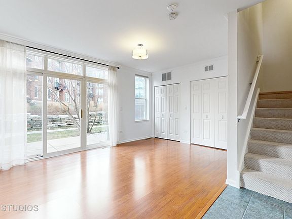 3rd image of 530 Grove Ln