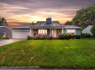 1044 Camden Dr, Lansing, MI 48917