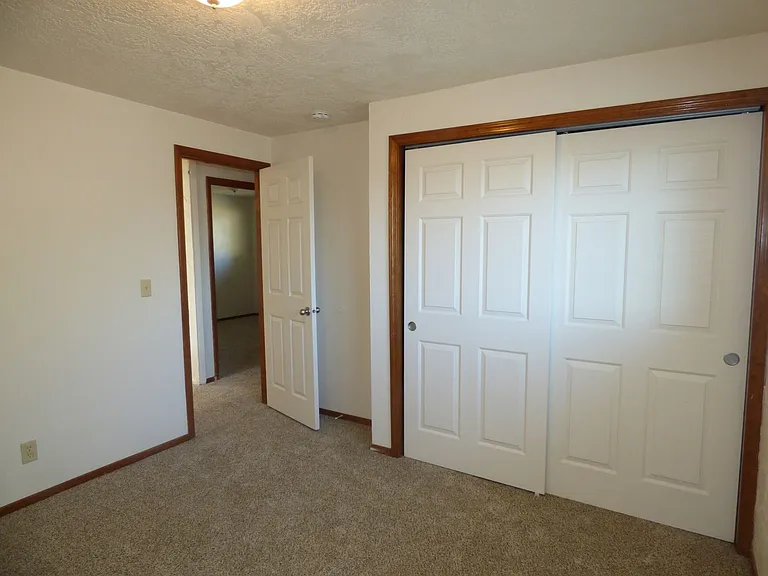 2081 Elmwood Dr S — Photo 8