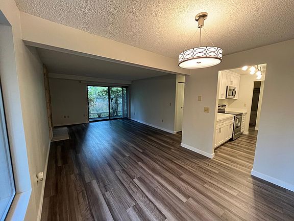 Dining/living room