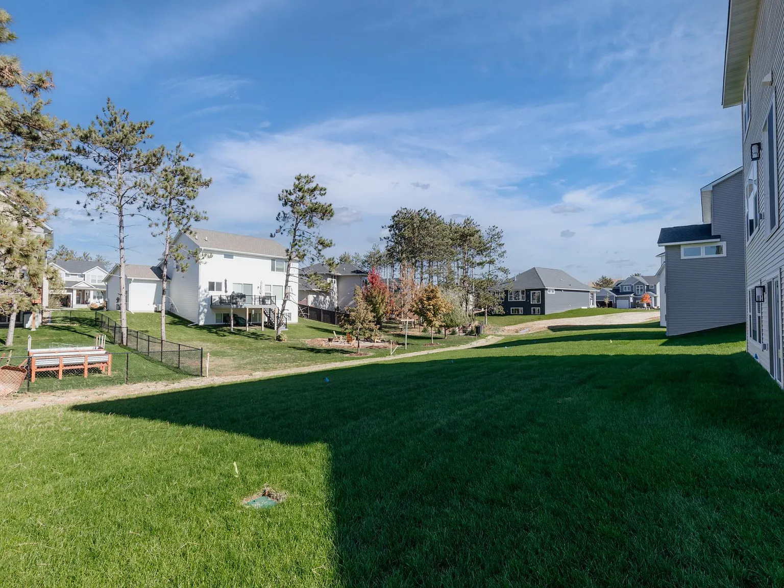 3 bed, 2200 sqft, $3,300 — Photo 2