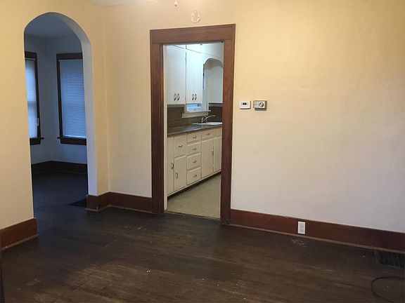 4th image of 400 W Lusher Ave