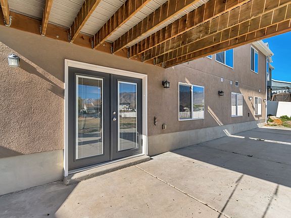 3rd image of 253 W Delgada Ln