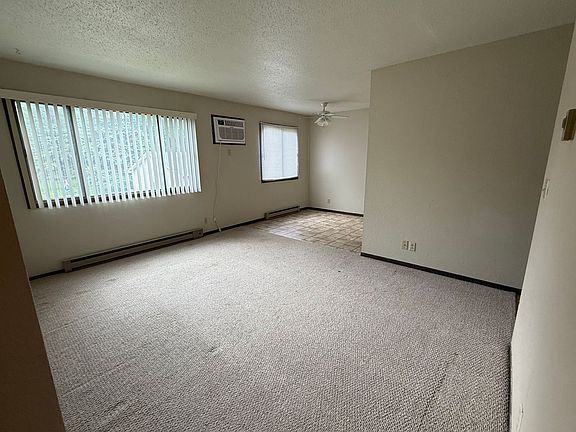 5th image of 1025 7th Ave NE