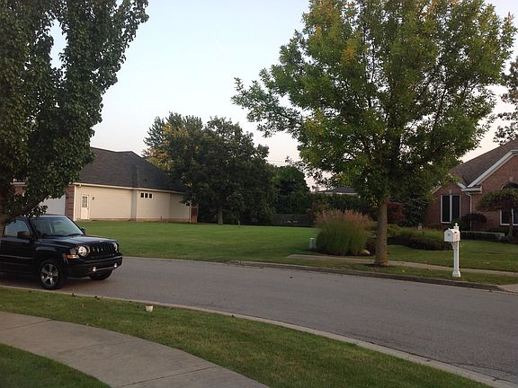 3rd image of 66 Steinway Ct