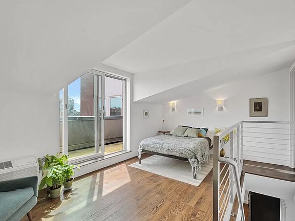 3rd image of 59 Hawthorne St APT 4B
