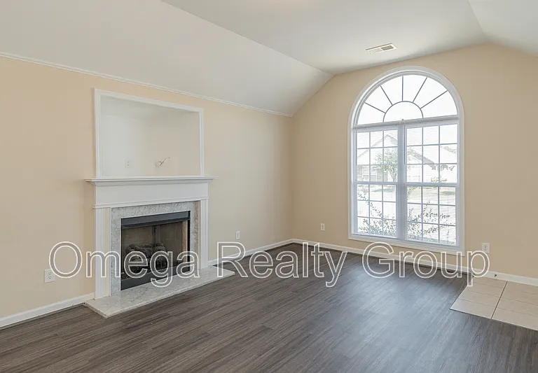 2170 Village Ln — Photo 8
