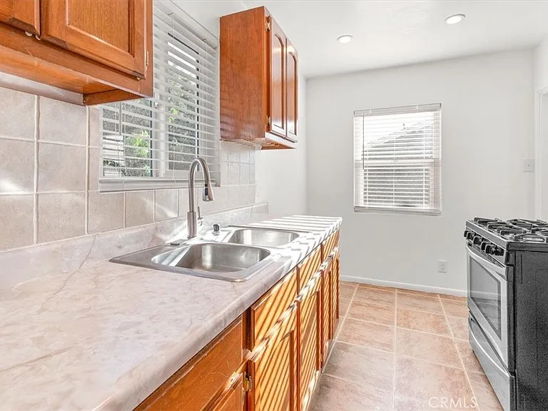 1192 Stringer Ave — Photo 8