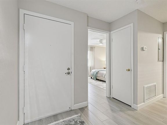 3rd image of 16 ESCONDIDO CIRCLE #221