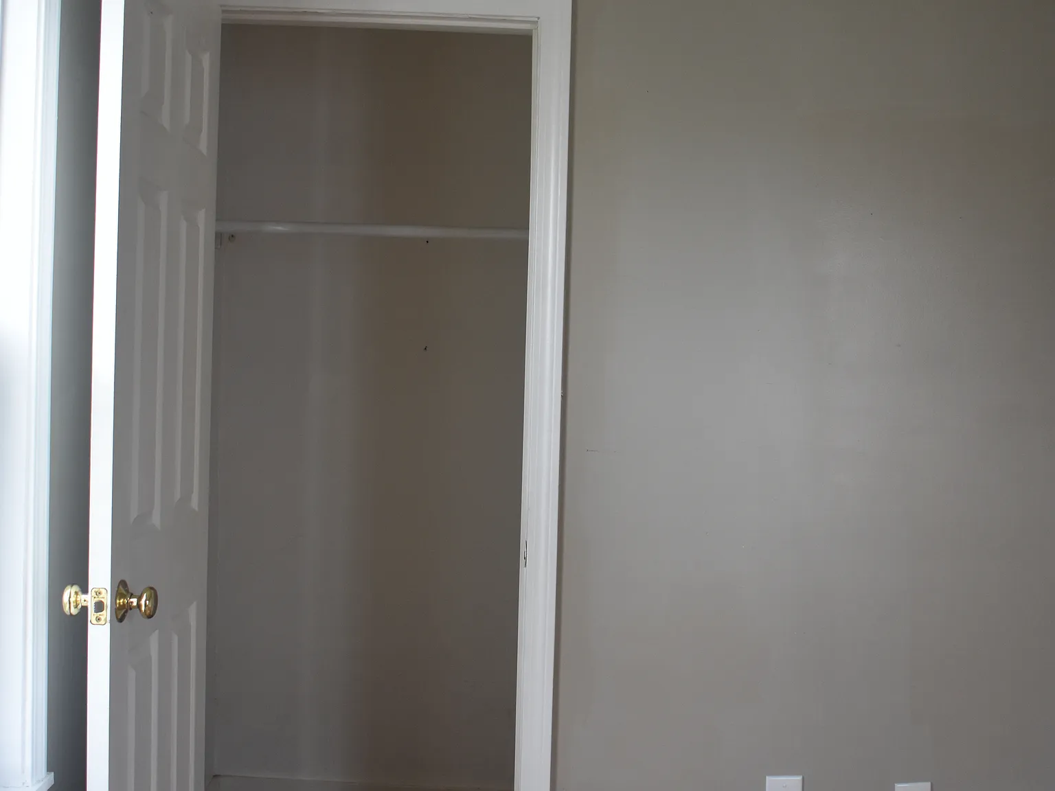 2 bed, 1000 sqft, $2,200 — Photo 1