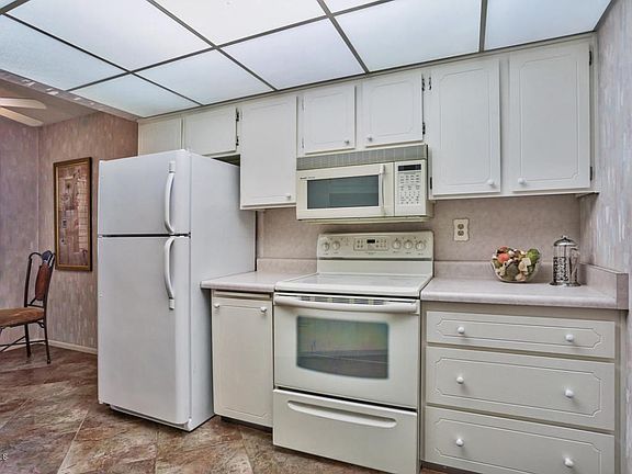 Light and Bright Kitchen
