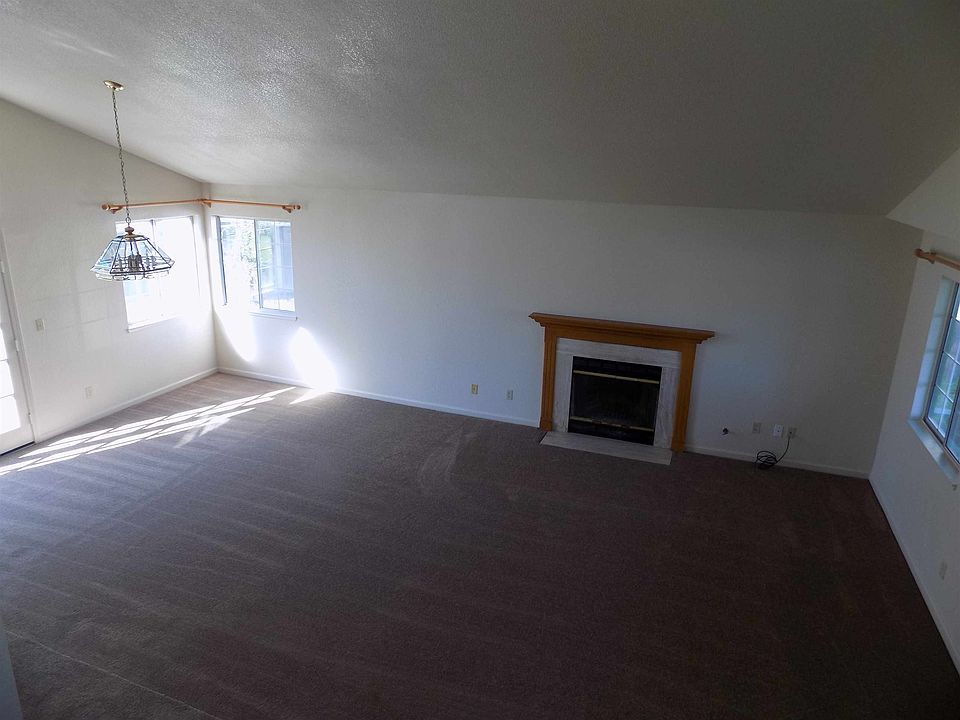 2nd image of 727 Geneva Way