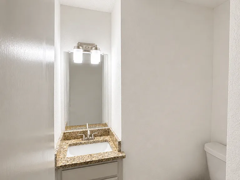 2401 Stephen Lee Dr — Photo 31