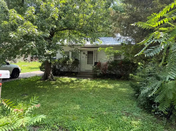 715 N James St, Carbondale, IL 62901
