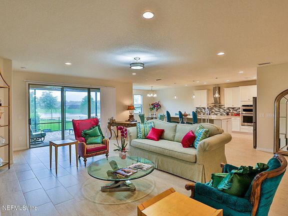 3rd image of 29 Lantern Oak Ln