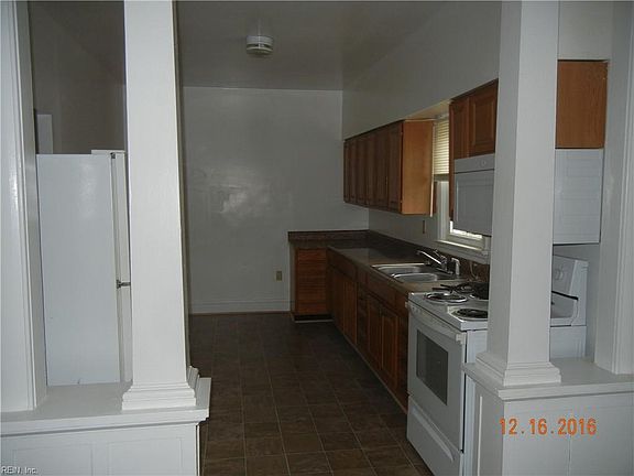 3rd image of 714 Thayor St