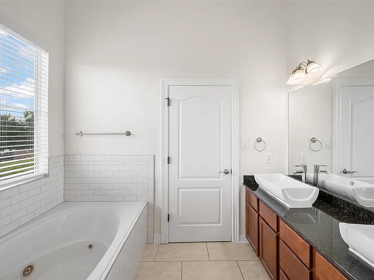 907 McKinney Park Ln — Photo 21