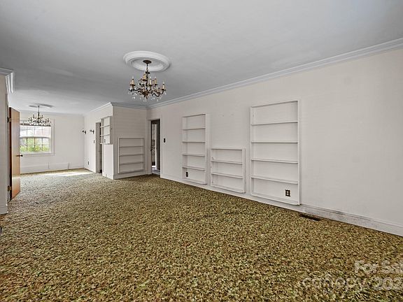 5th image of 211 S Leslie St