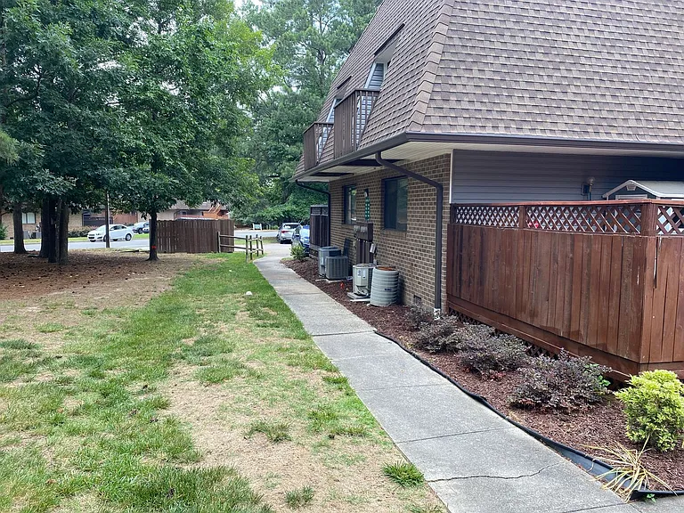180 Summerwalk Cir — Photo 13