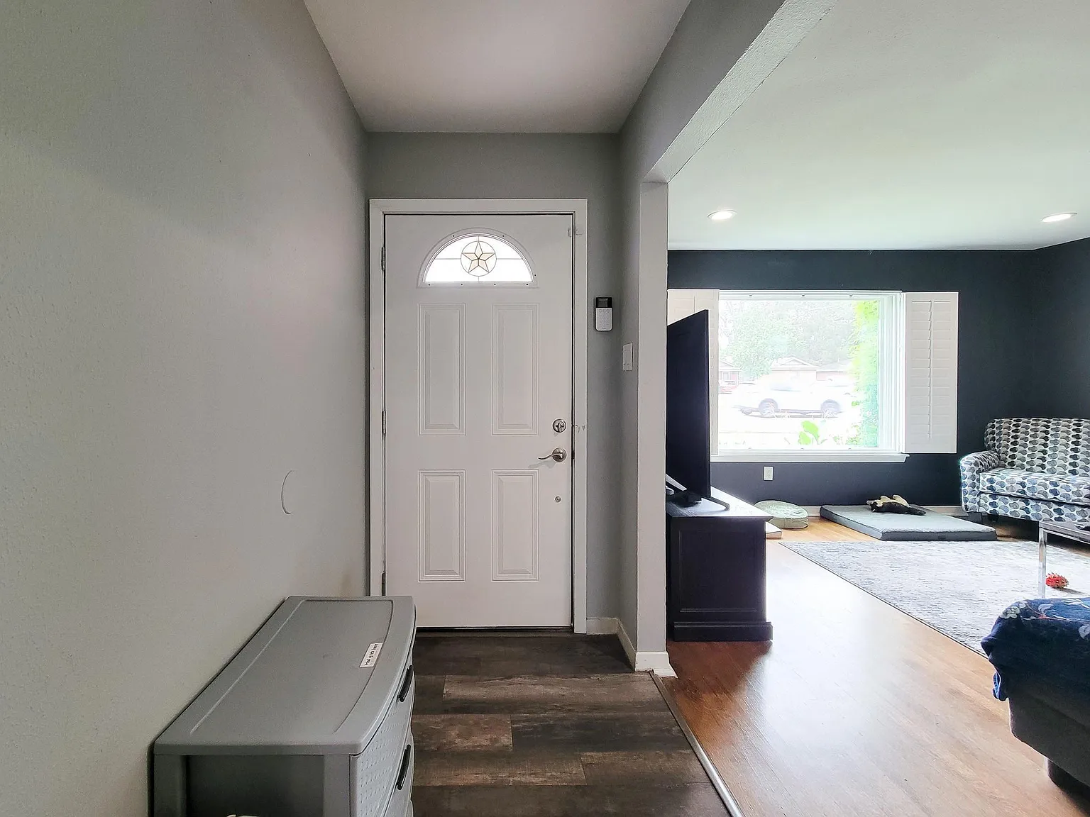 3 bed, 2.0 bath, 1221 sqft, $2,400 — Photo 4
