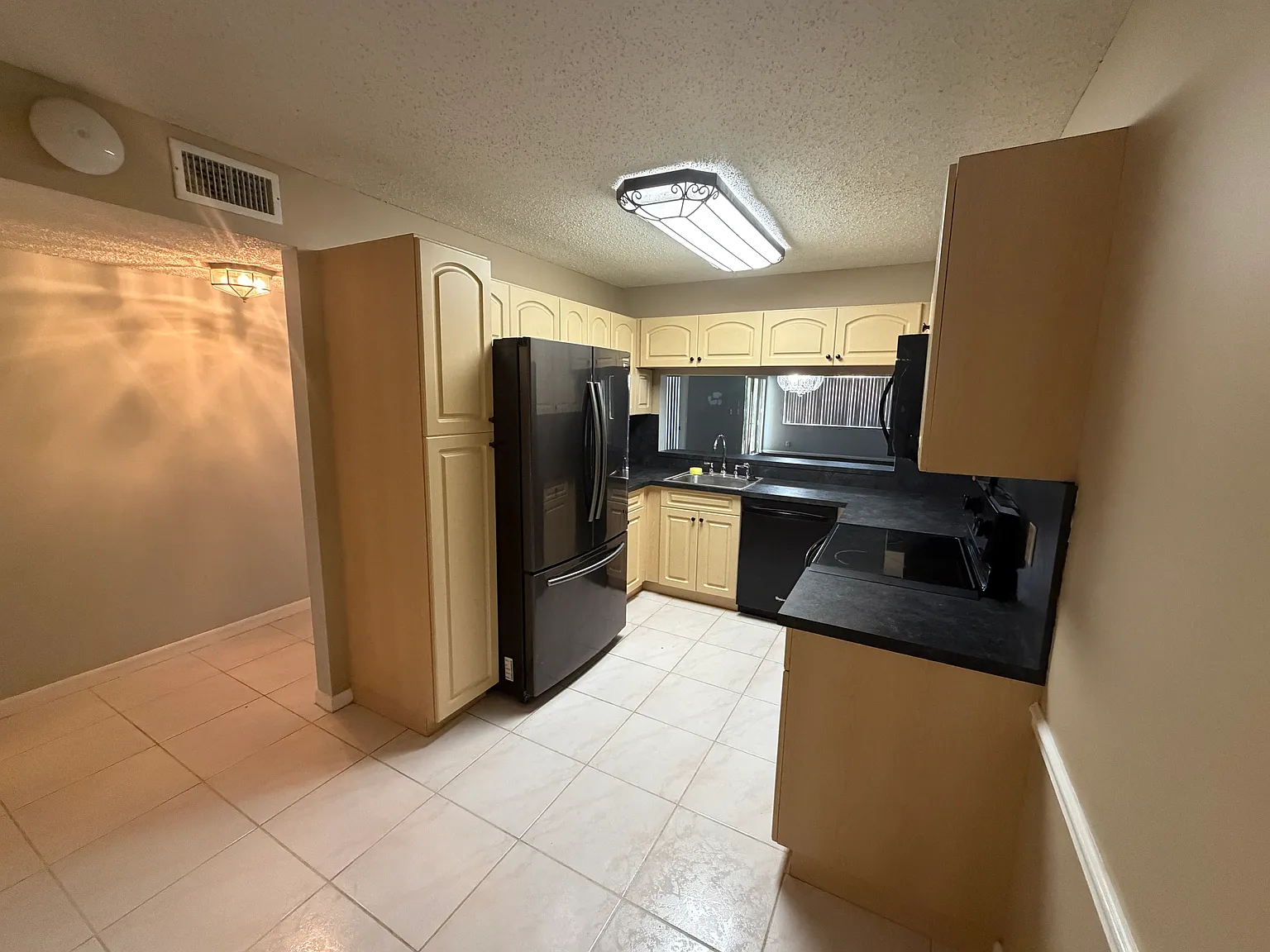 2 bed, 1244 sqft, $2,200 — Photo 4