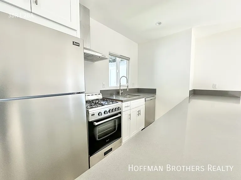 2429 W Avenue 33 #1/4 — Photo 4