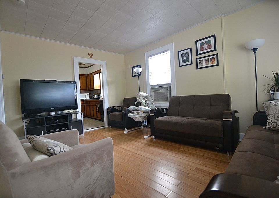 2nd image of 203 9th St