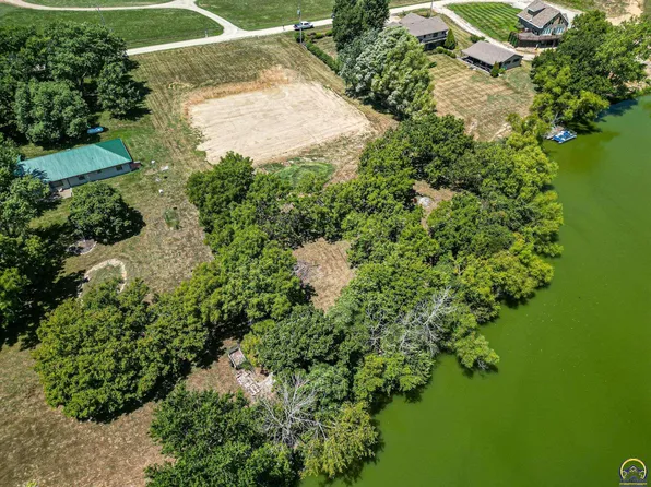 11072 S Lakeview Rd, Carbondale, KS 66414