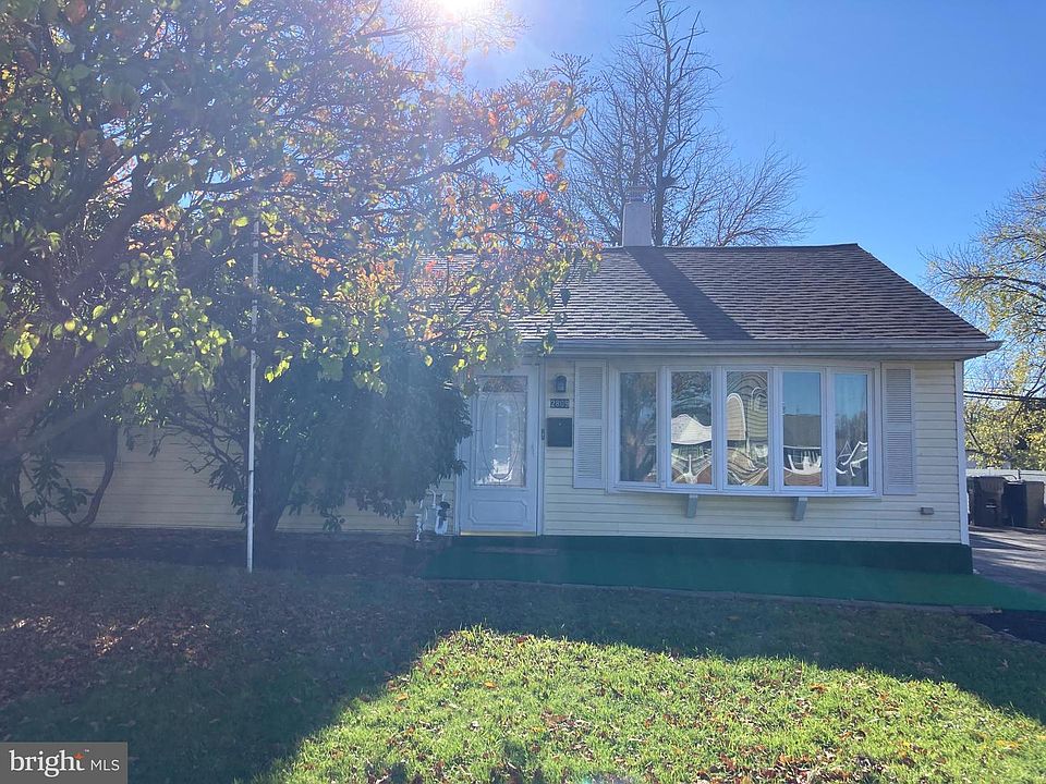 1st image of 2809 Windsor Dr