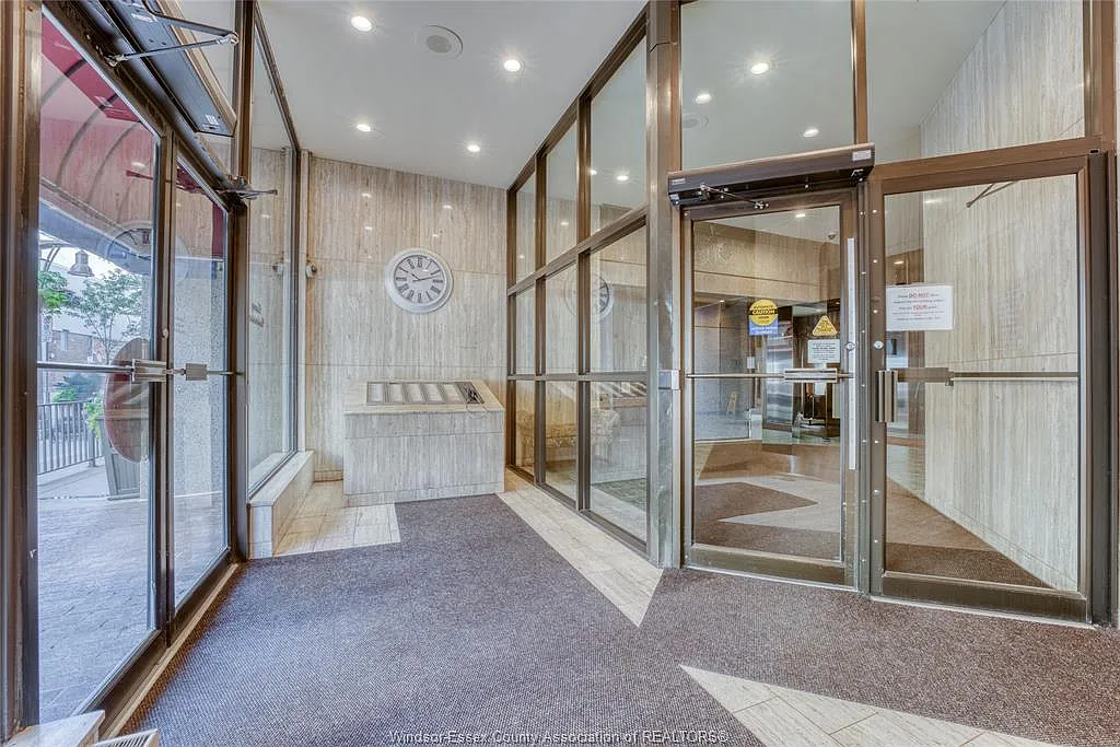 Building Photo - 380 Pelissier St #2201