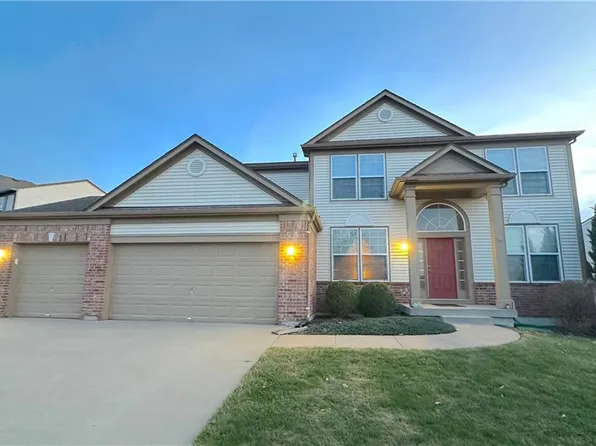 8720 Dunraven St, Lenexa, KS 66227