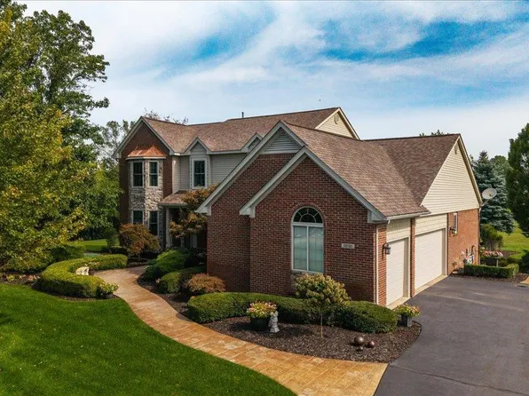 10181 Otter Dr, South Lyon, MI 48178