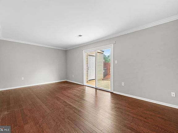 4th image of 7912 Sharpsburg Ct