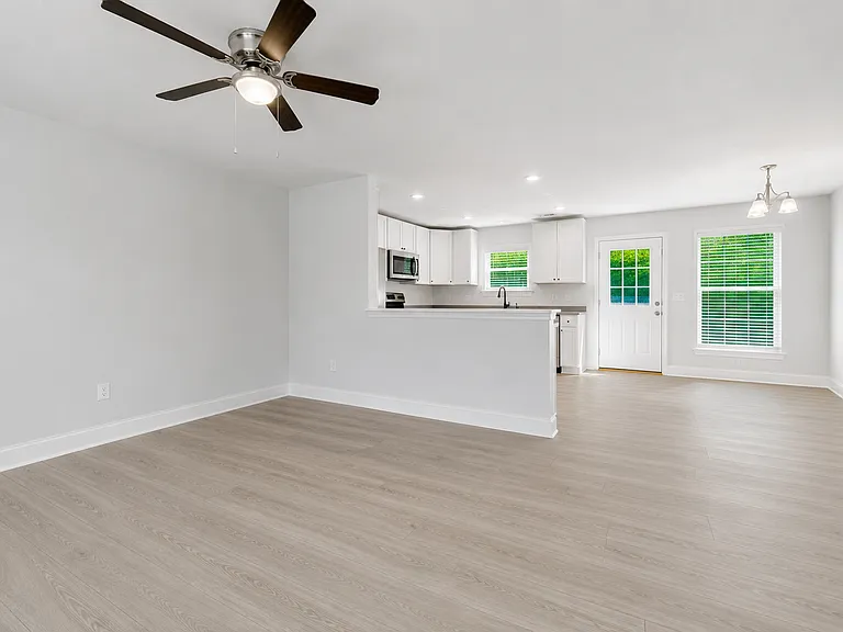 718 Park Ave — Photo 3