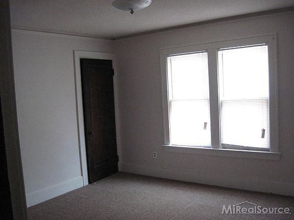 4th image of 1421 Beaconsfield Ave