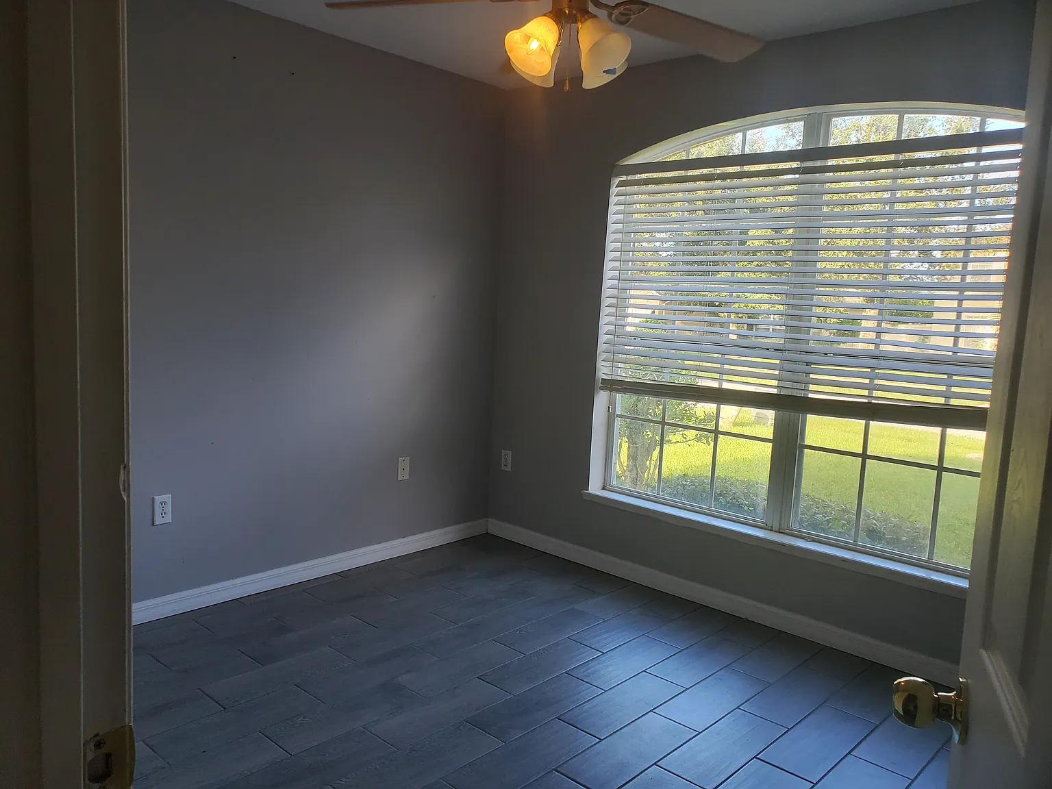 3 bed, 1443 sqft, $2,100 — Photo 2
