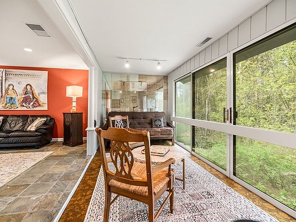 3rd image of 370 Great Rd APT 8
