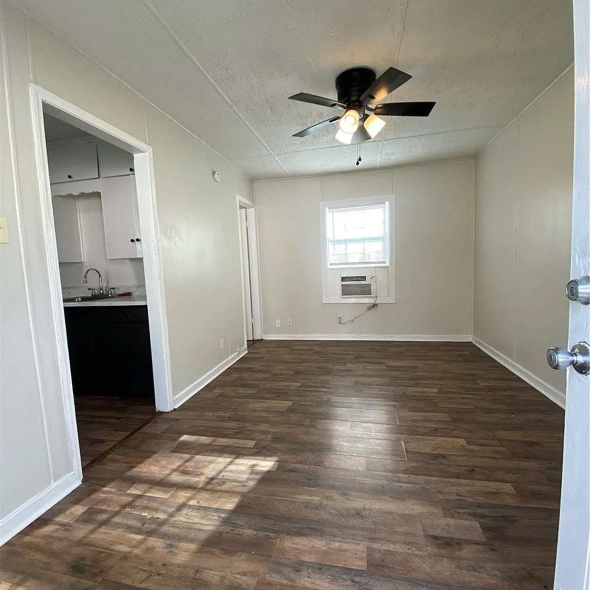 Studio, 1.0 bath, 395 sqft, $775 — Photo 1