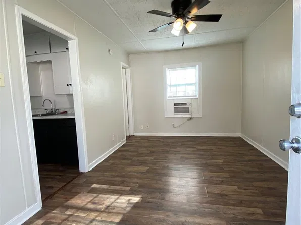 424 7th Ave N #9, Texas City, TX 77590