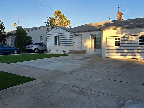 Front view of the house.